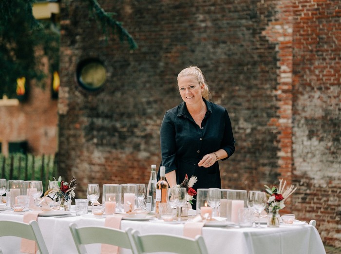 Ons enthousiaste team verzorgt graag de catering tijdens jullie huwelijksdag. Naast catering kunnen wij het entertainment, bloemenwerk, pavilioens, tenten en vele andere onderdelen verzorgen om jullie te ontzorgen.